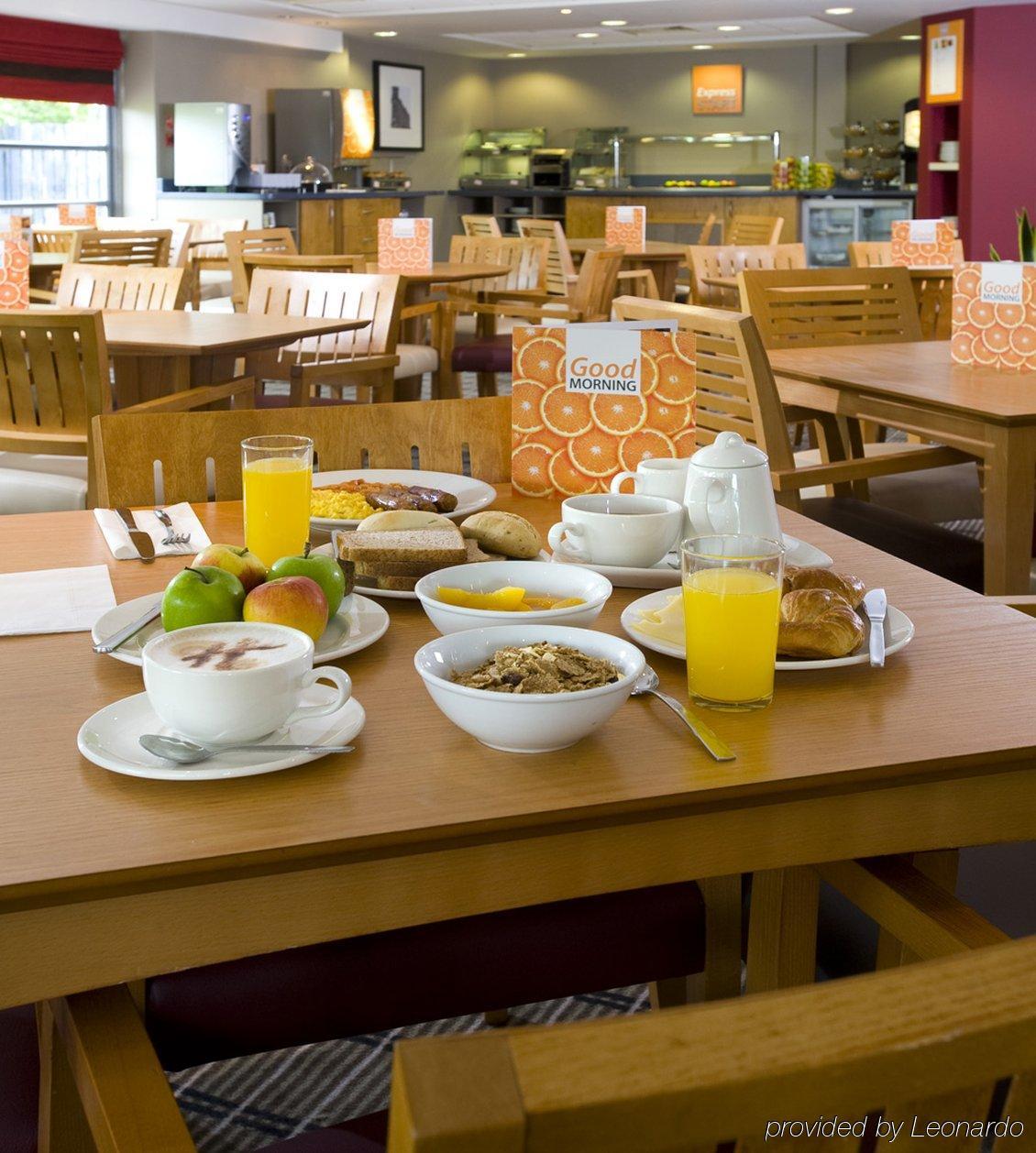 Holiday Inn Express Swansea East By Ihg Restoran fotoğraf