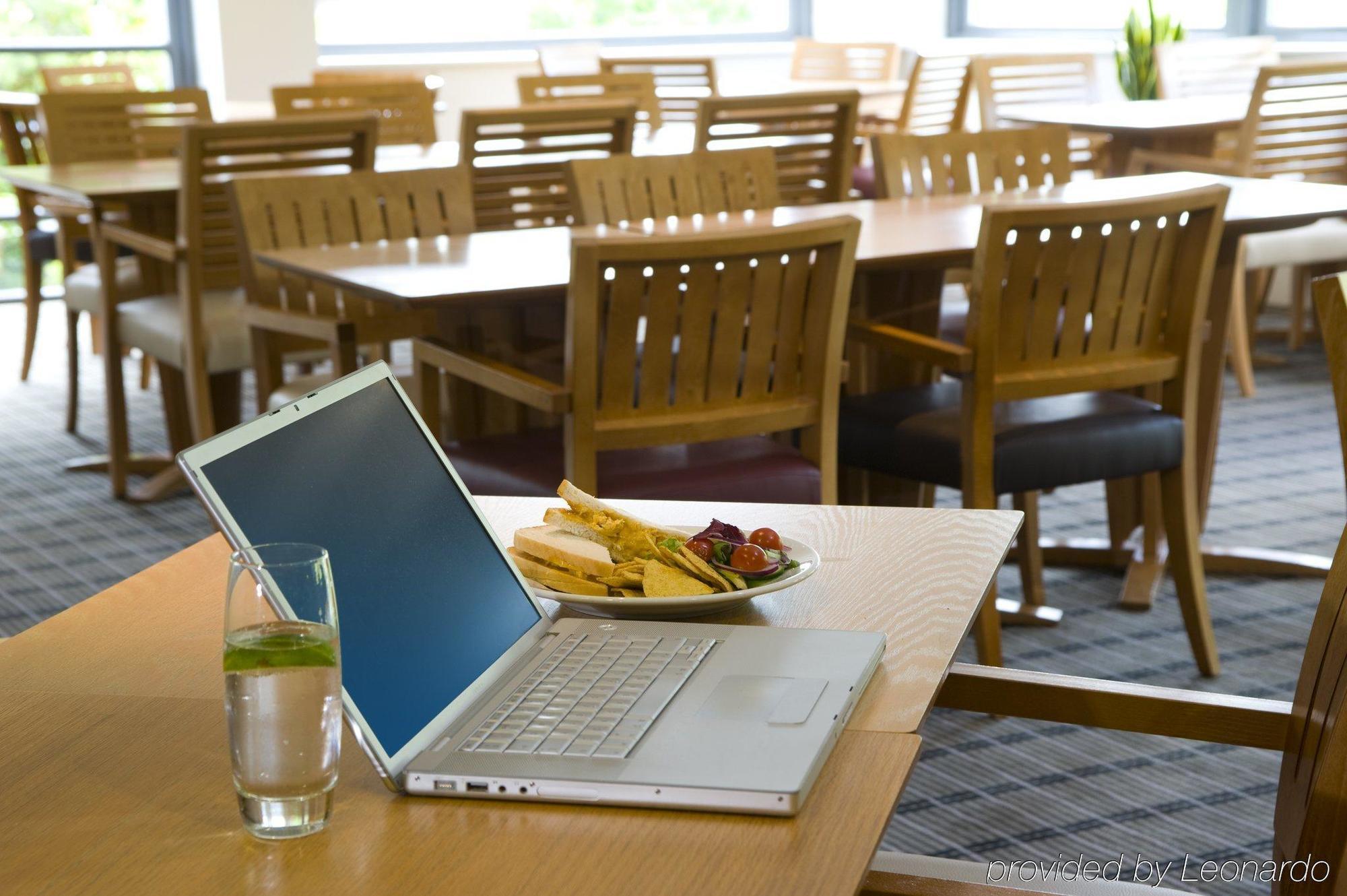 Holiday Inn Express Swansea East By Ihg Restoran fotoğraf